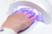 Lámparas de secado de uñas y rayos ultravioleta: una exposición que puede afectar la piel