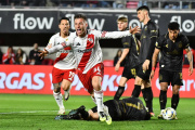 River resistió con uno menos y venció a Estudiantes