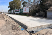 Arrancó la pavimentación en la colectora de la Ruta 58