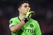 El pase que nunca fue: Dibu Martínez se queda en Aston Villa
