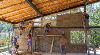 Bioconstrucción: la empresa argentina que cambió el cemento por paja de trigo