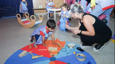 Jugar para aprender: entregan juegotecas en jardines de infantes