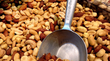 ¿Cuál es el pequeño fruto seco que se puede incluir en las comidas y posee grandes beneficios para la salud?
