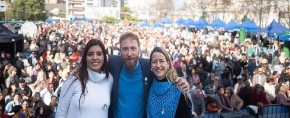 Una fiesta patria que emocionó a miles en Plaza Grigera