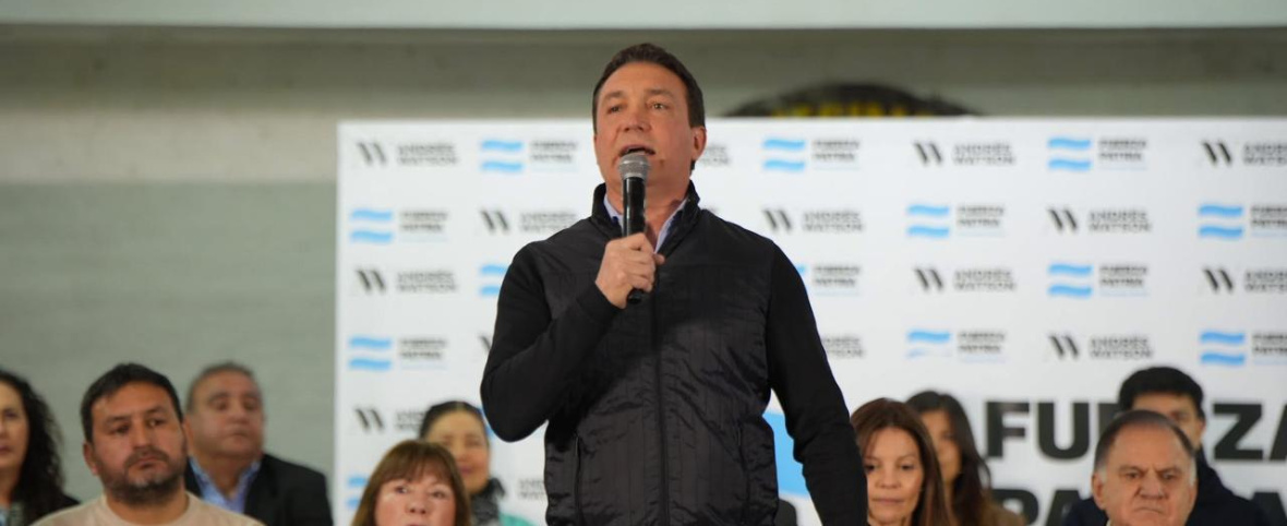 Watson presentó “Fuerza Patria” y llamó a frenar a Milei