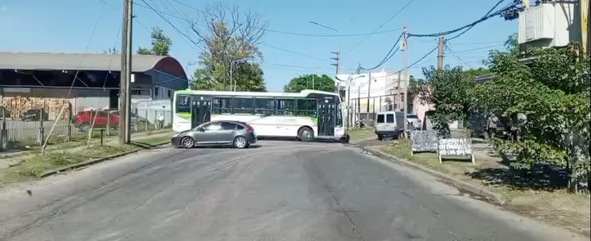 Colectivos abandonados colapsaron Varela