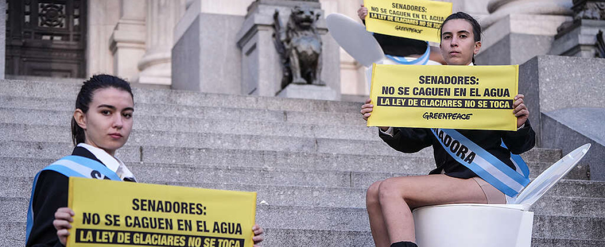 Inodoros, agua y represión frente al Congreso