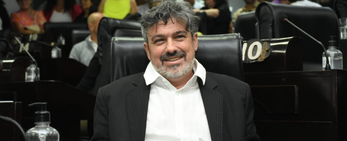 Buffone va por una oficina que audite cada peso