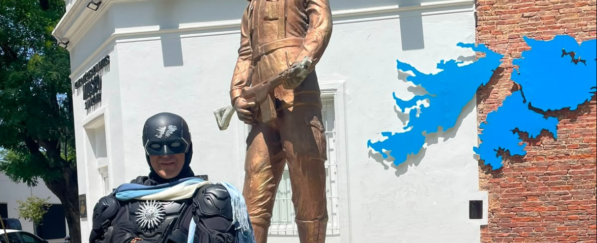"Un héroe de su patria debe estar donde la patria duele"