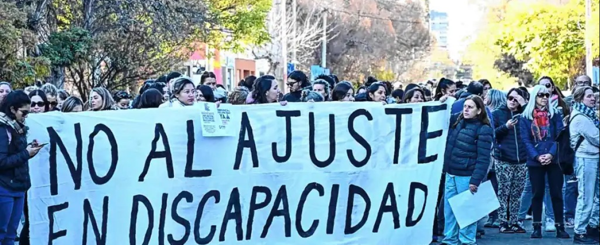El Gobierno cambia de rumbo y la oposición desconfía