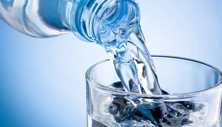 El agua genera H2O al cuerpo ,porque tomarla