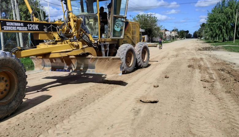 Más calles reparadas y una licitación clave para pavimentar una avenida central