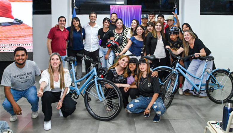 Jóvenes sanvicentinos premiados por crear conciencia en las calles