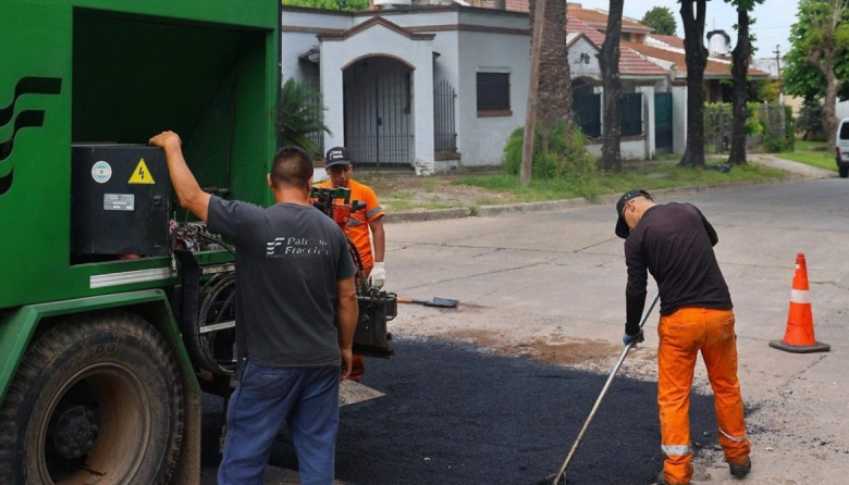 Avanzan los trabajos de bacheo en Esteban Echeverría