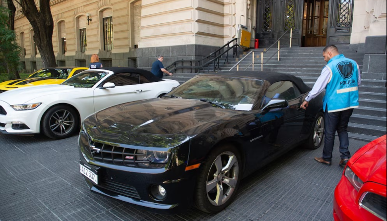 Autos VIP, frontera y famosos