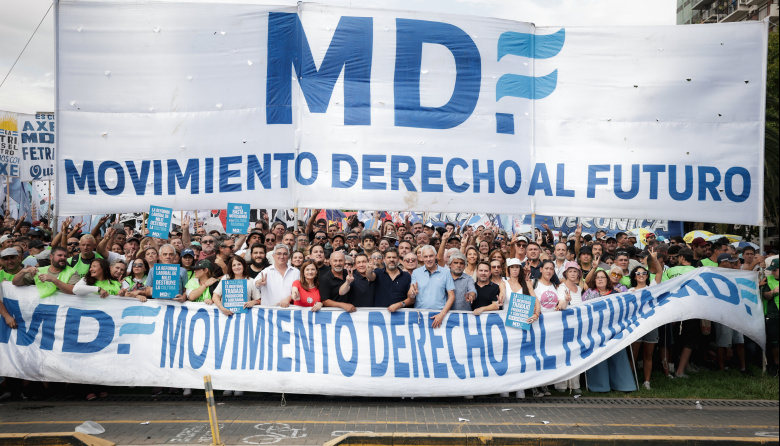 Kicillof se sumó a la marcha contra la reforma laboral