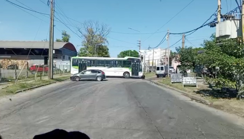 Colectivos abandonados colapsaron Varela