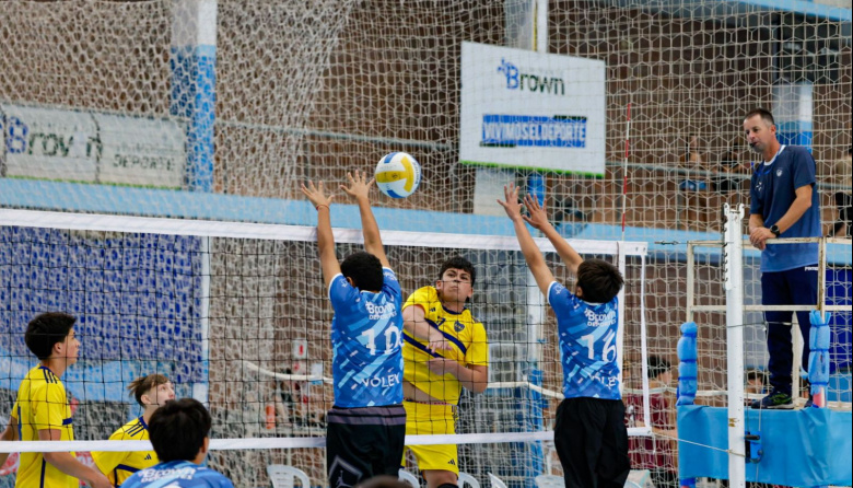 Más de 700 jóvenes coparon la Copa Brown de vóley