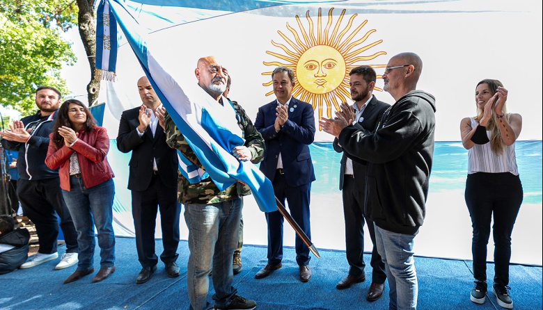 Brown honra a sus héroes con vigilia, caravana y acto central