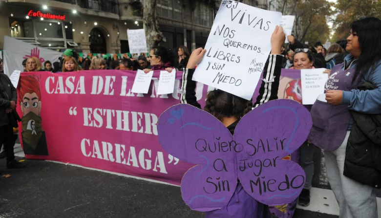 Once años después, una multitud volvió a decir basta