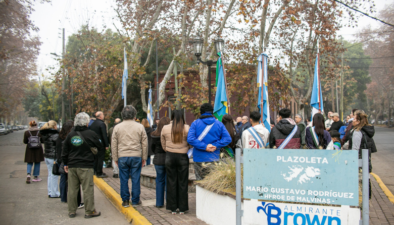 El homenaje que emocionó a Almirante Brown