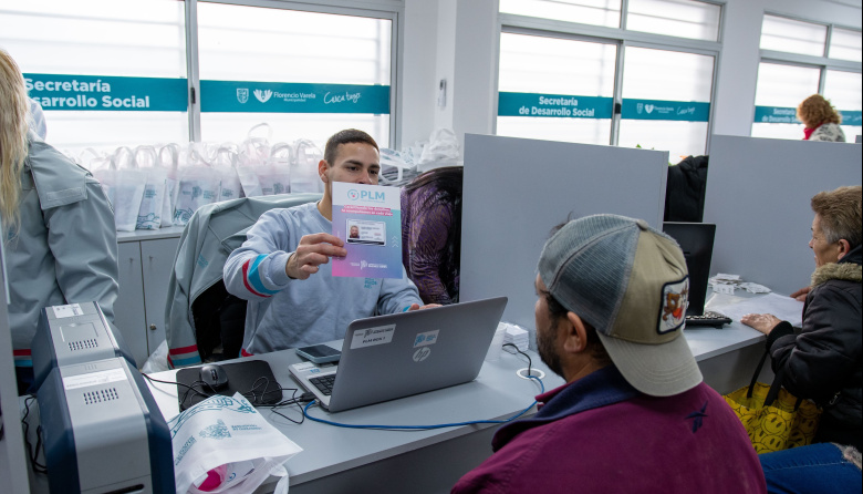 Entregaron 400 pases para viajar gratis en Florencio Varela