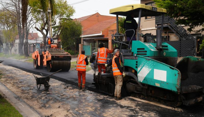 Lomas suma nuevos frentes de repavimentación y bacheo