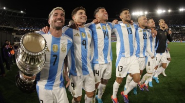 Argentina golea a Chile y afianza su liderazgo