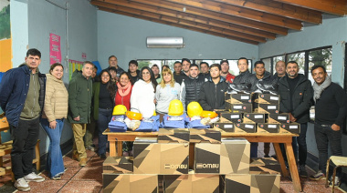 San Vicente apuesta al trabajo: entregan equipos a futuros electricistas
