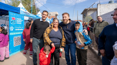 Lomas y Lanús no tienen fronteras: salud, obra pública y potrero para todos