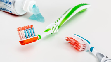Prohíben una pasta dental por causar ampollas y ardor