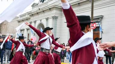 San Vicente lo hace distinto: teatro, música andina y arte en la laguna