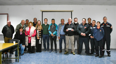 Mantegazza entregó más de 6 millones de pesos a los Bomberos de San Vicente