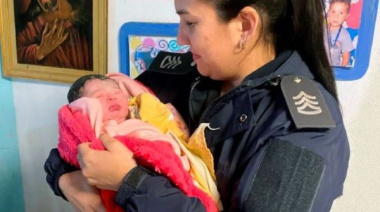 Milena llegó al mundo en Claypole y fue recibida por dos mujeres policías