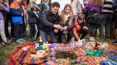 Un ritual en la laguna que honra a la Madre Tierra