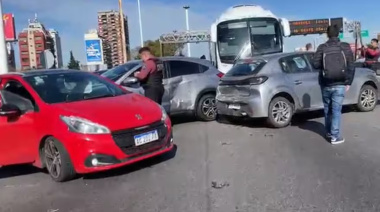 Choque múltiple en Libertador: más de 10 vehículos y un herido