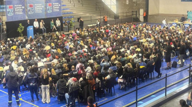 Más de 1.600 familias recibieron sus escrituras en un acto multitudinario