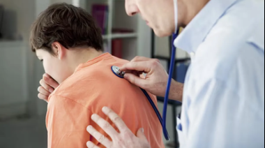 Tos convulsa: la enfermedad que vuelve y cómo prevenirla