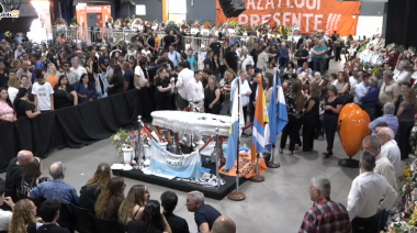 Multitud y presencia política en la despedida de Mussi