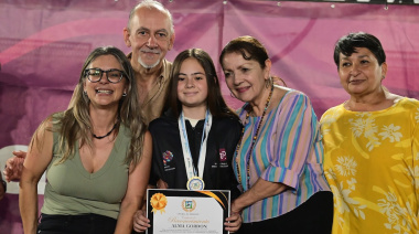 Kits deportivos y distinciones que fortalecen a los clubes de barrio