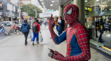Comerciantes quilmeños exigieron límites para los artistas callejeros