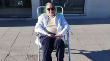 "Estoy sentado en la puerta de la clínica para obtener una respuesta"