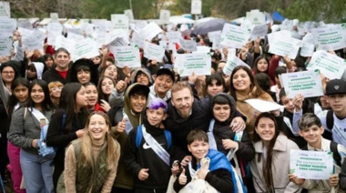 Más de 700 jóvenes sellaron un compromiso por el futuro