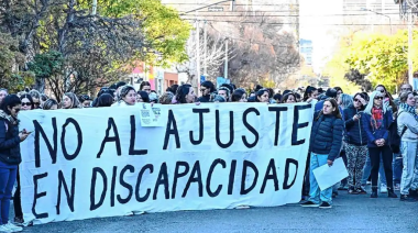 El Gobierno cambia de rumbo y la oposición desconfía