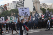 Gases y balas de goma contra jubilados en el Congreso