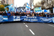 "El trabajo es sagrado": masiva marcha de la CGT en repudio al ajuste del Gobierno