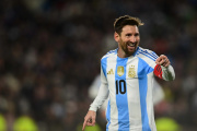 Messi brilló con un doblete y Argentina goleó 3-0 a Venezuela
