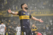 Boca arrasó 5-0 a Newell’s y se adueñó de la punta