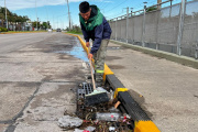 Bacheo y limpieza tras la tormenta en Luis Guillón