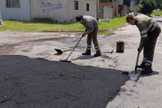 Bacheo en Luis Guillón: intervienen una zona clave
